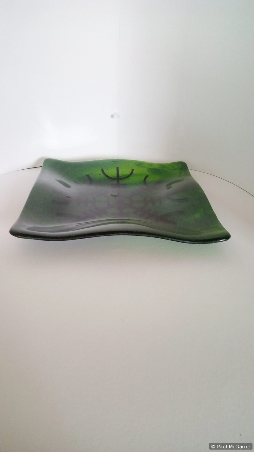 Helm of Awe Dish, fused glass artwork by Paul McGarrie, photograph 1